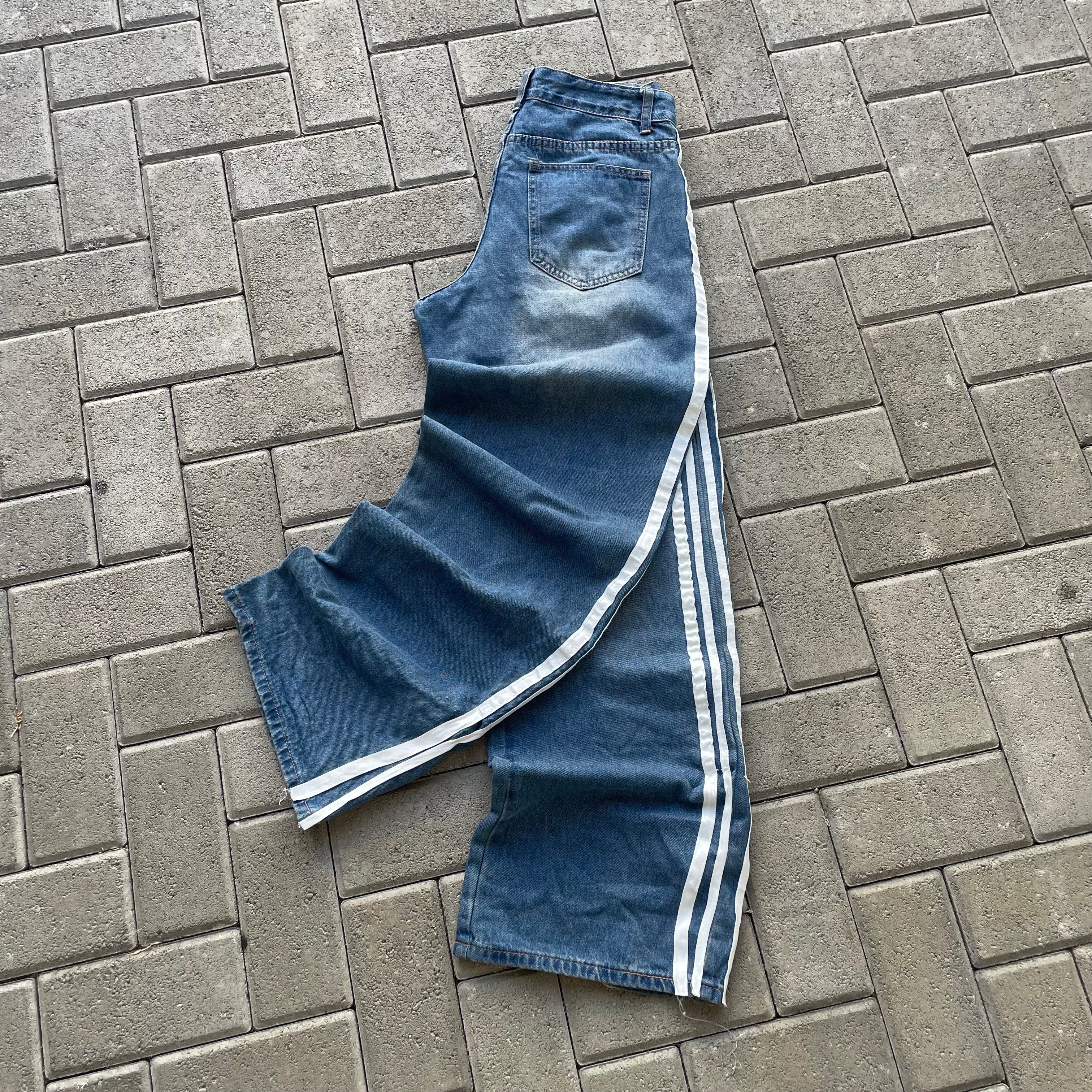 (32) Baggy type Adidas
