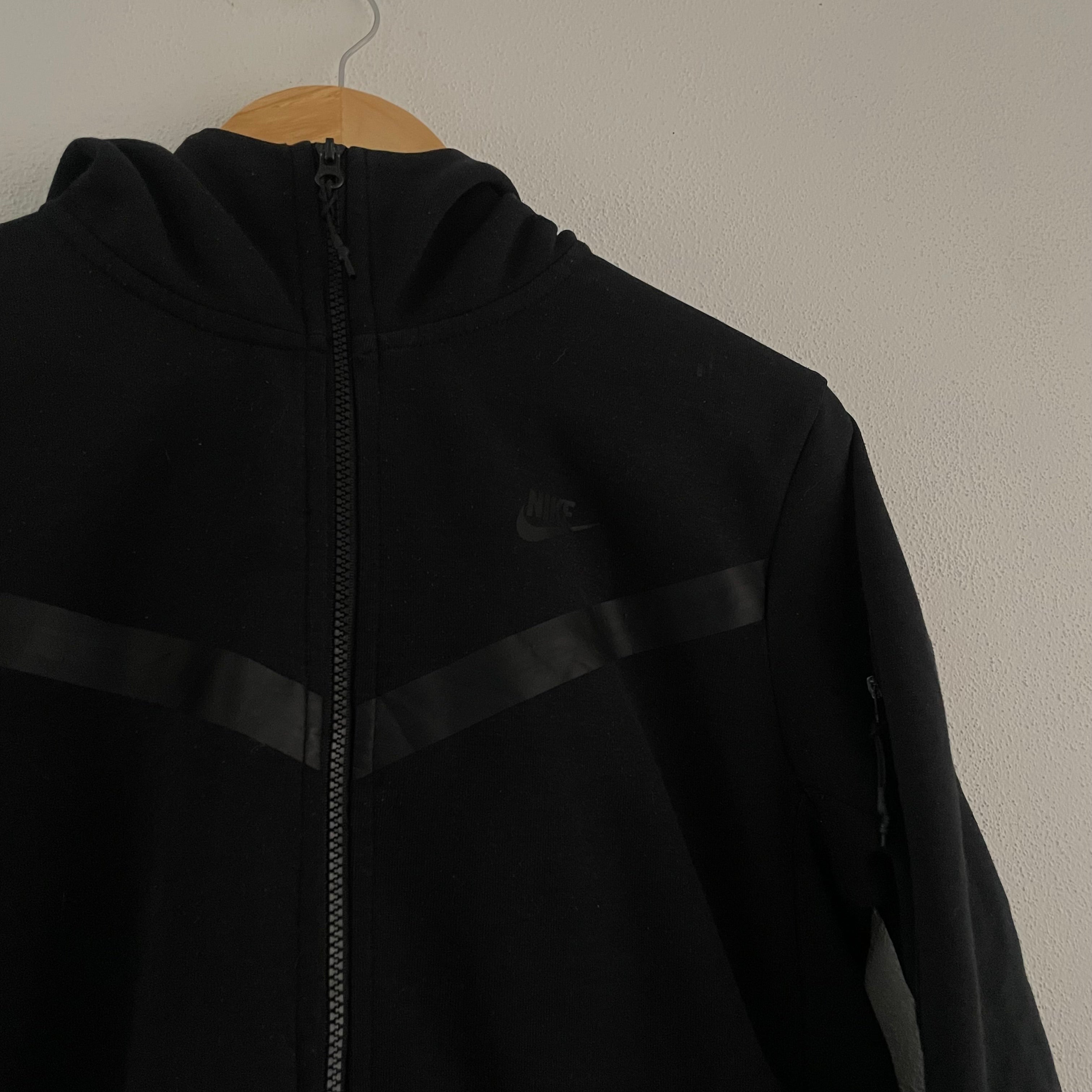 (M) Nike tech negra