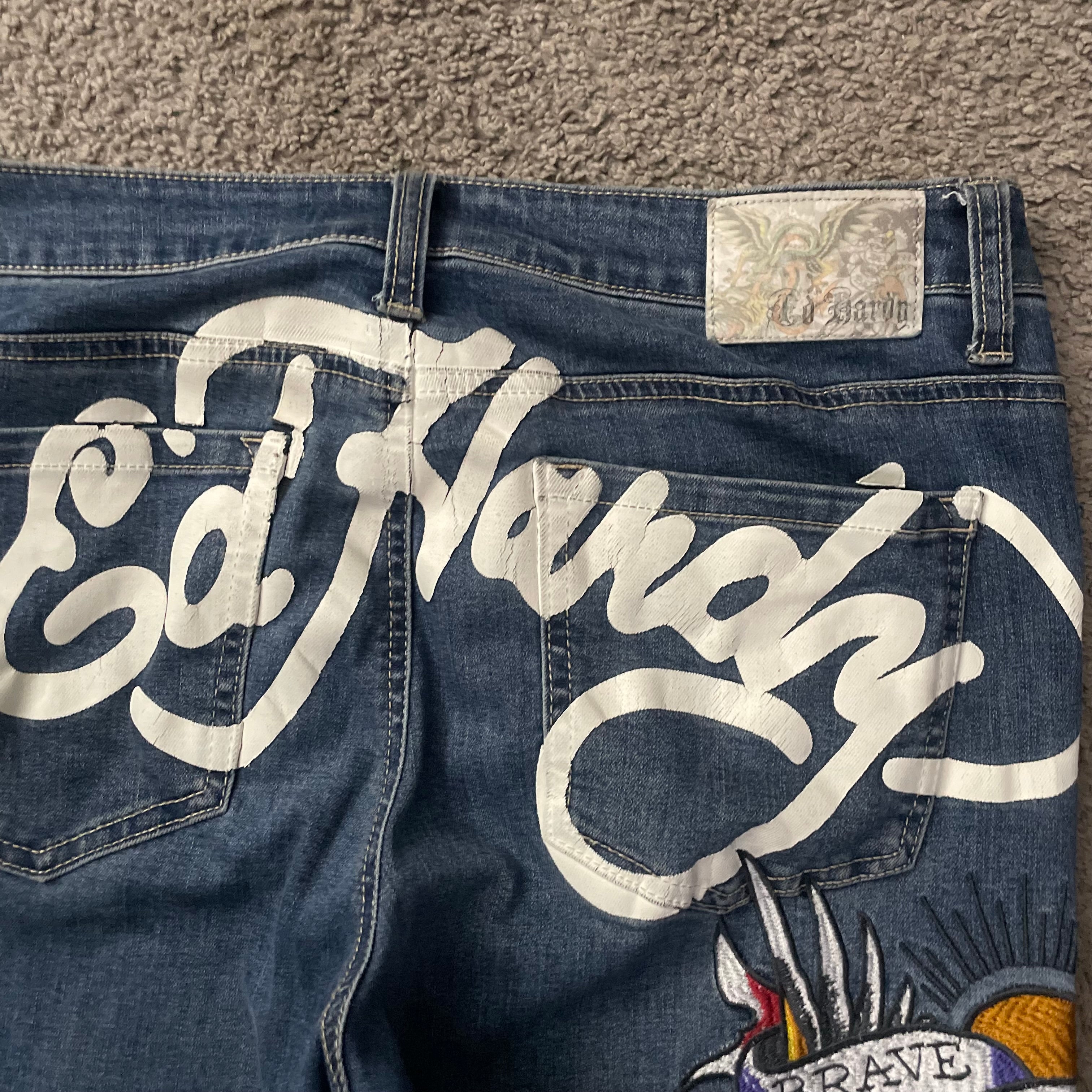 (32) ED HARDY BAGGY