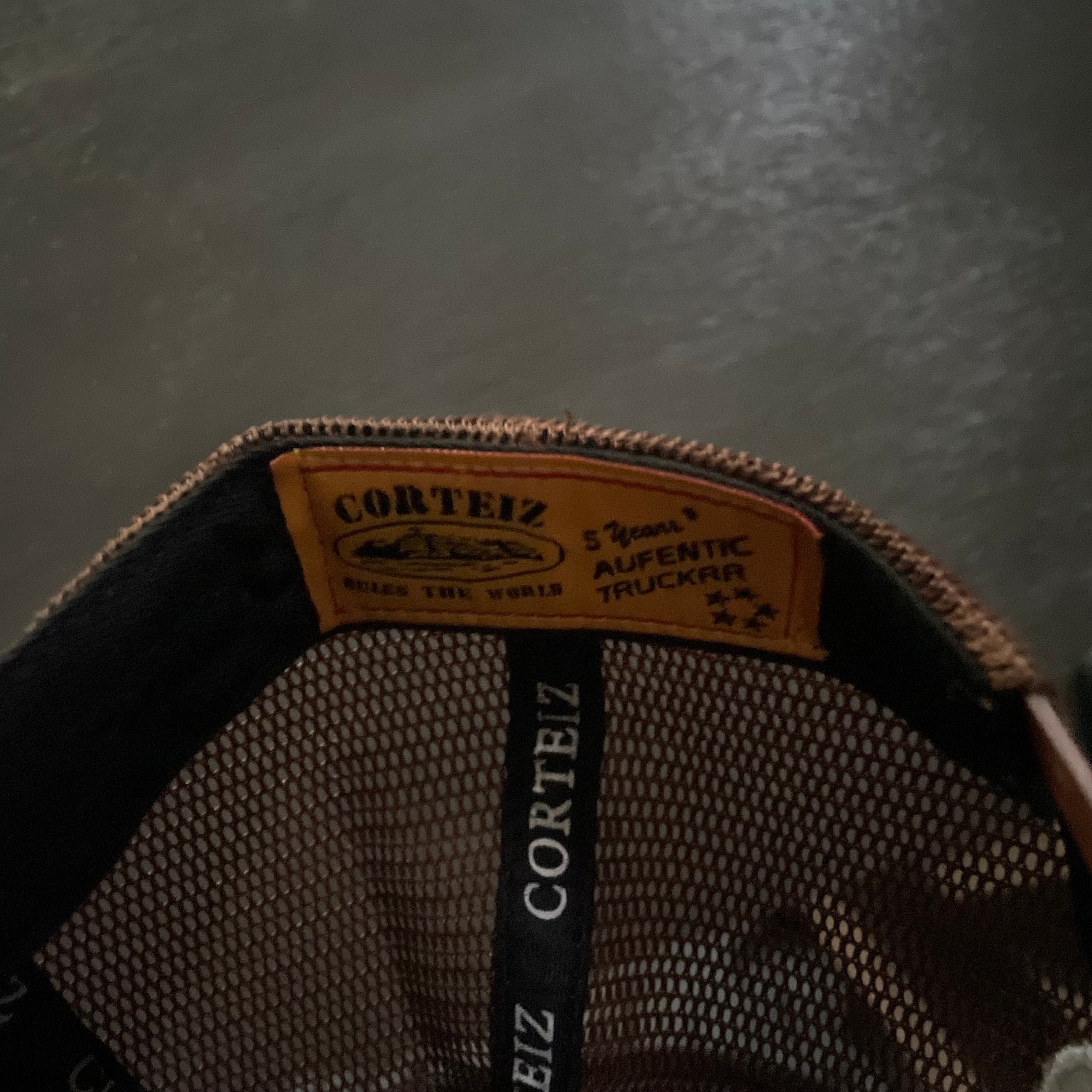 (AJUSTABLE) CORTEIZ TRUCKER CAP