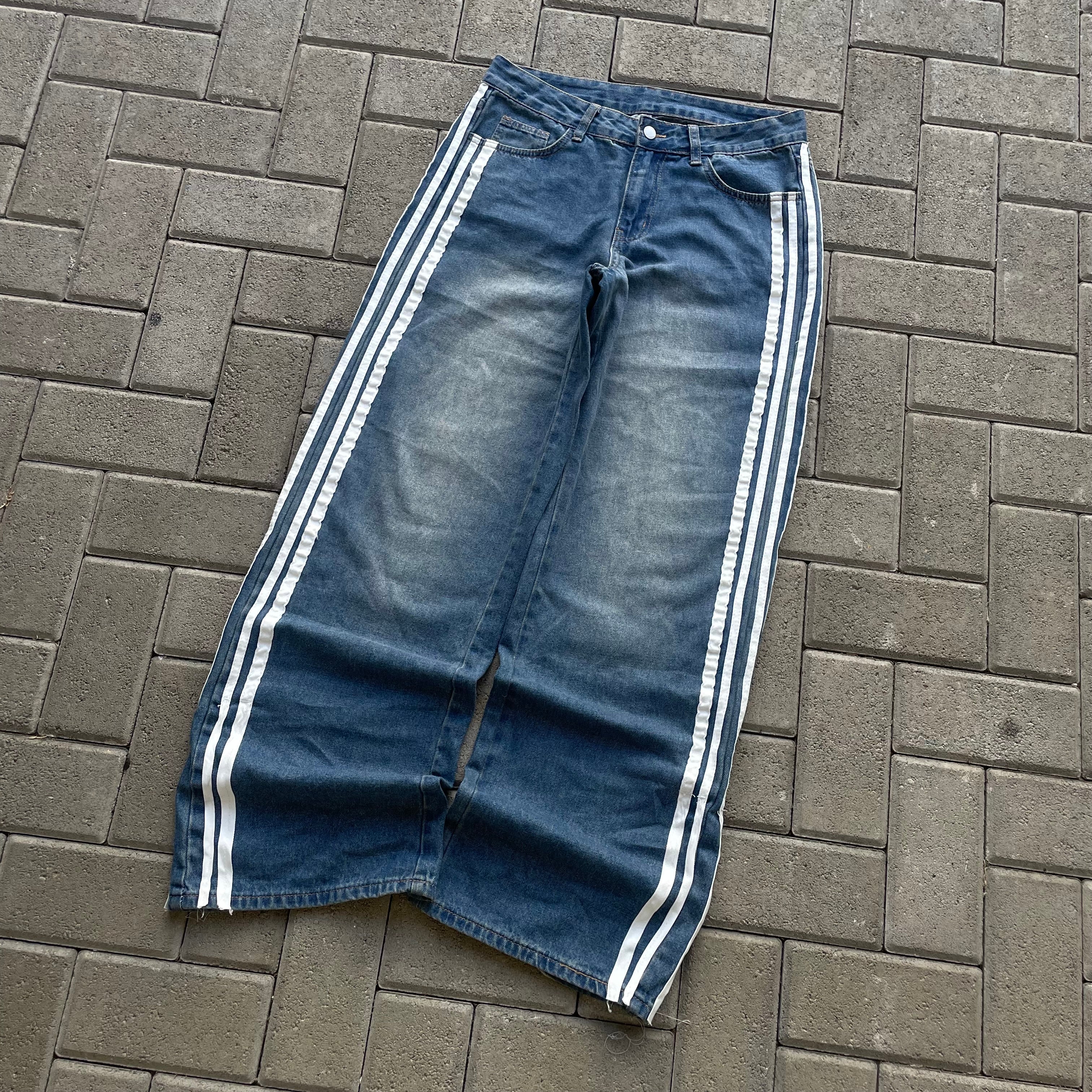 (32) Baggy type Adidas