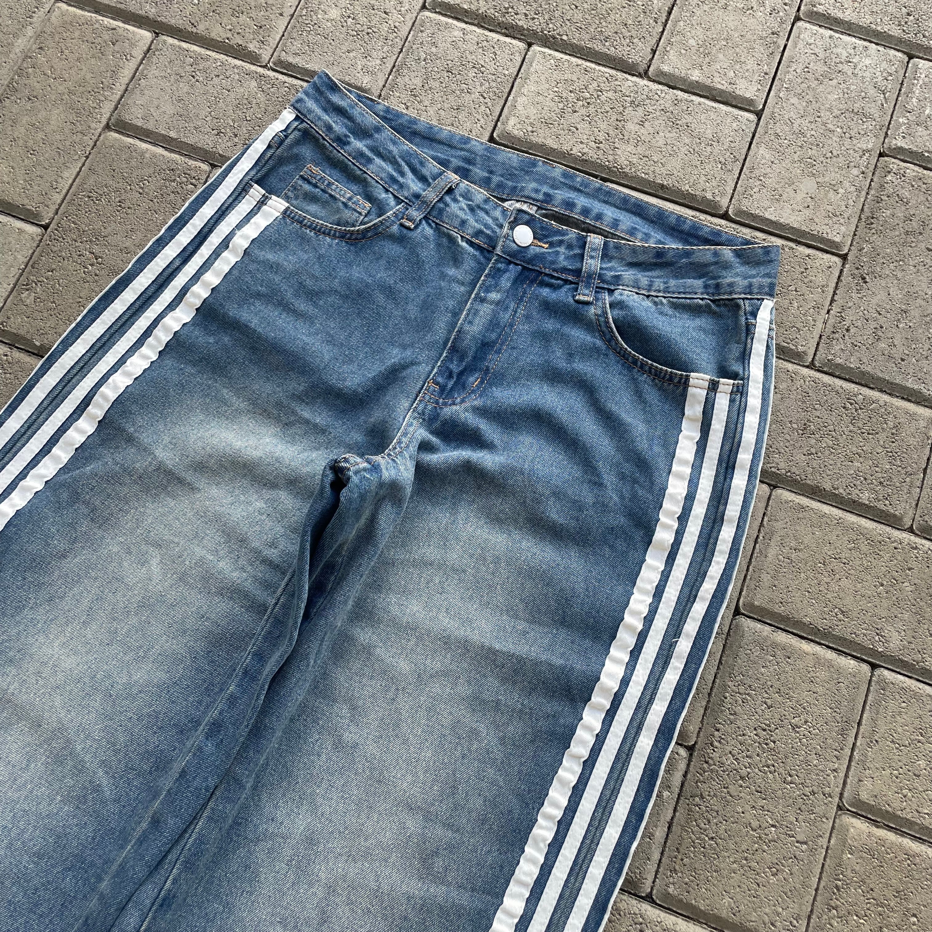 (32) Baggy type Adidas