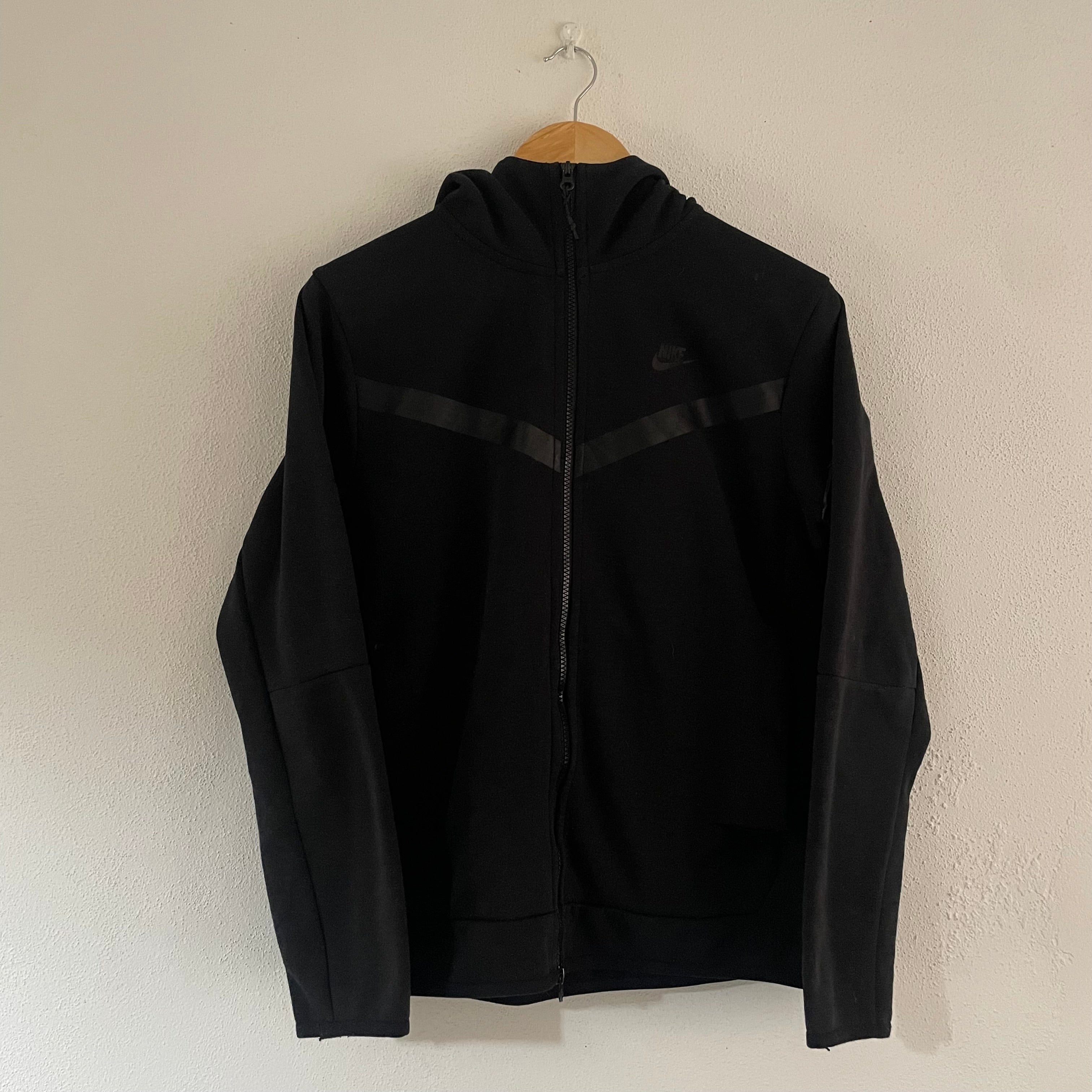 (M) Nike tech negra