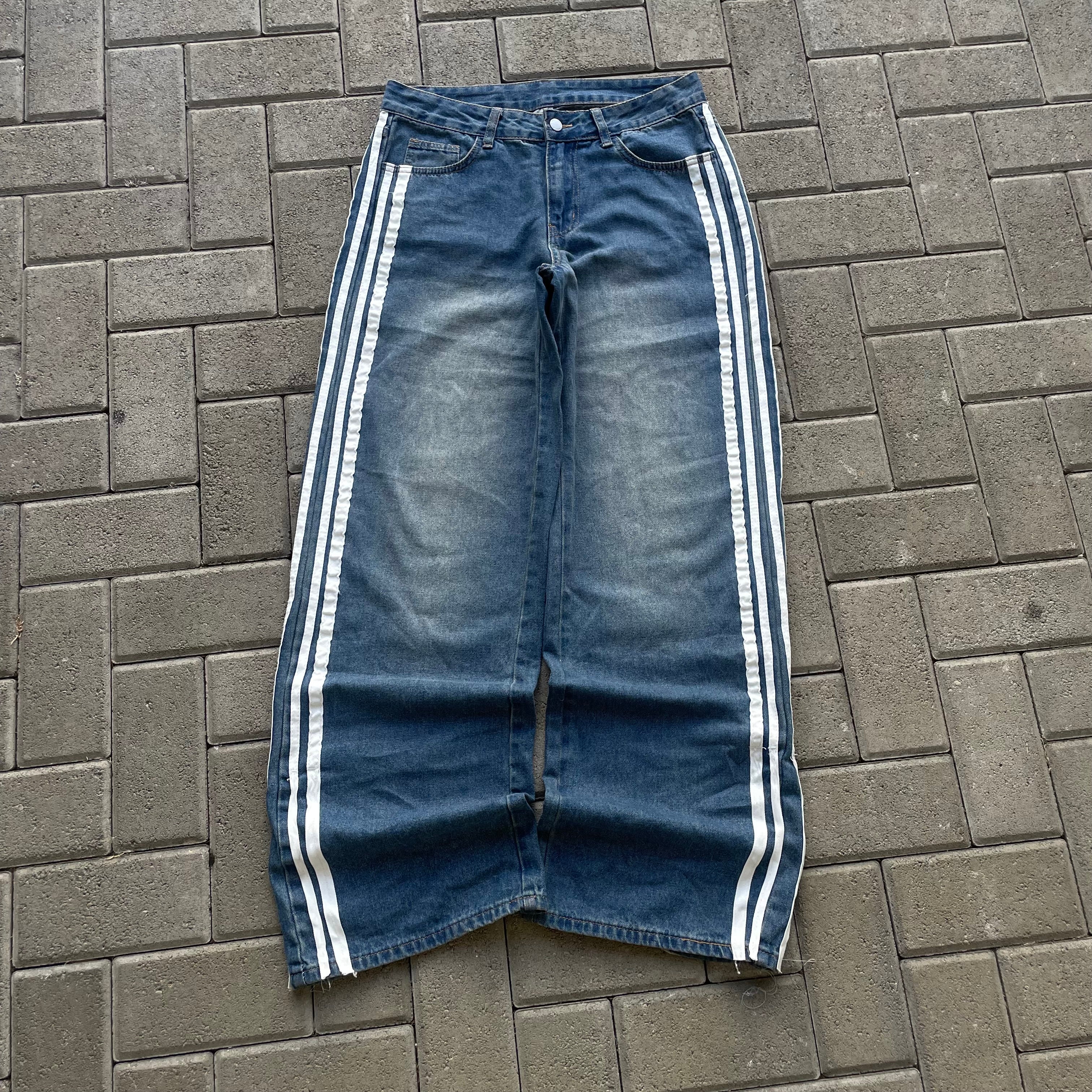 (32) Baggy type Adidas