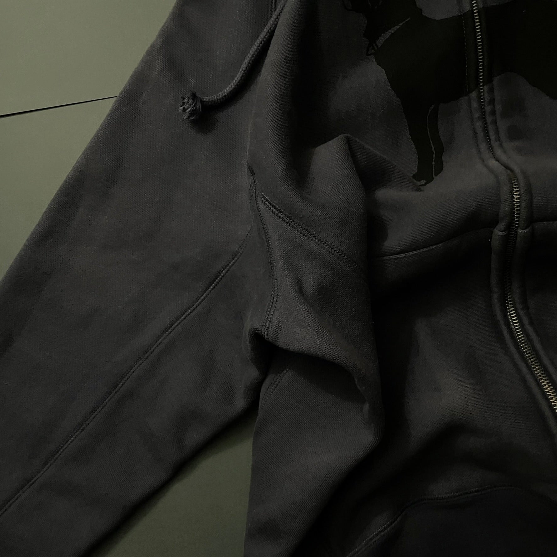 (L) Zip up The Black DOG